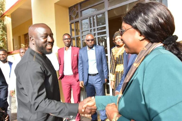 Sénégal : Le ministre de la Comm’ des Télécoms et du Numérique, Alioune Sall, rencontre la Presse