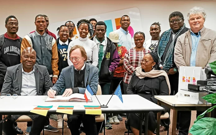 TIC : Armand-Claude Abanda et Alexis Michel, directeur de l’Enib signent un accord-cadre de coopération avec la chaire Unesco d’Afrique centrale