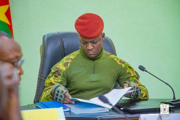 Burkina Faso : L’EMGA dément un Fake sur l’ état de santé du président Traoré et invite à suivre sa page certifiée