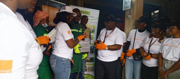Collecte des DEEE :Orange Cameroun remet 650 tablettes usées à FCTV