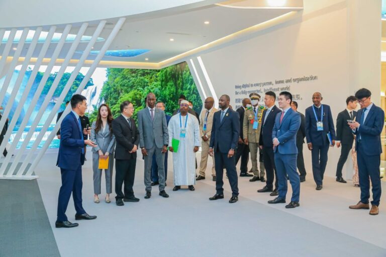 Coopération : La SMDT et Huawei signent un mémorandum d’entente pour accélérer le projet « Mali Numérique »