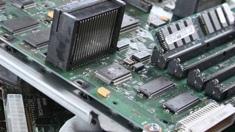 Algérie : Les fruits de l’usine de conception de puces électroniques qui sera mise en service en mars 2025