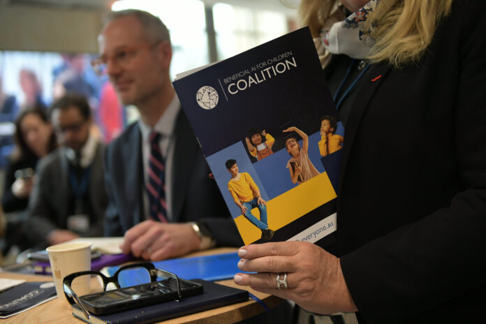Le Forum de Paris sur la Paix lance une coalition mondiale pour protéger les enfants à l’ère de l’IA