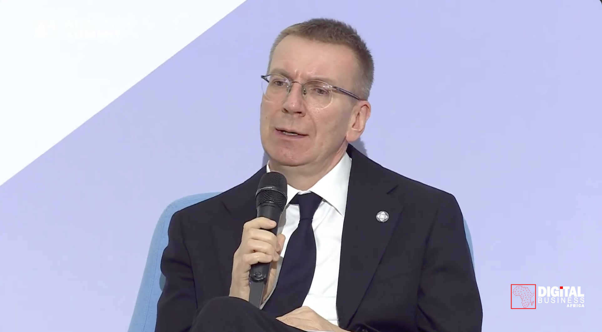 À Paris, Edgars Rinkēvičs [Lettonie] vante le Centre d’excellence sur la communication stratégique qui lutte contre la désinformation