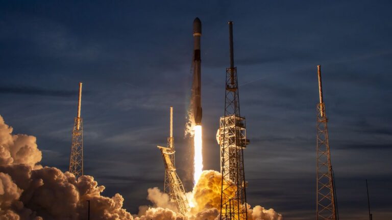 Space X : 23 nouveaux satellites lancés, des outils de suivi de satellites les plus pratiques