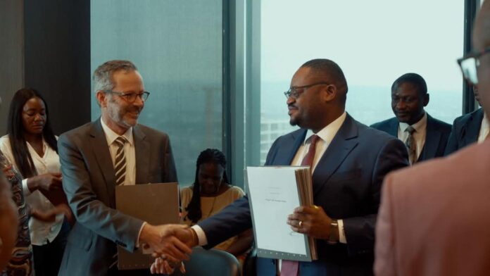 RD Congo : L’ AFD et le MINFI signent 2 accords pour renforcer la connectivité et relancer la ville de Boma