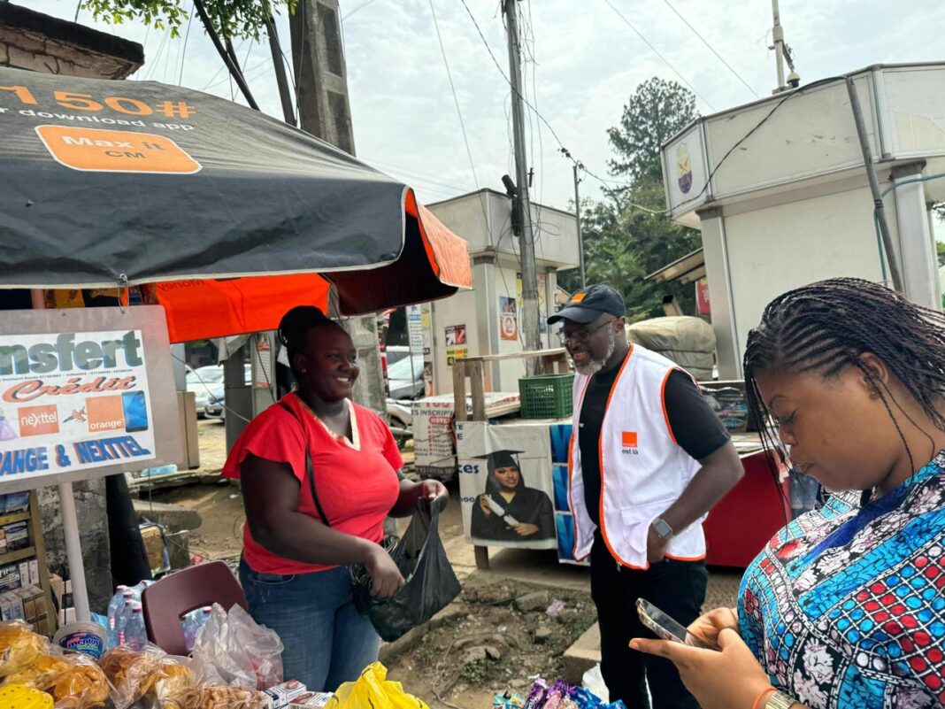Patrick Benon, DG d'Orange Cameroun, sur le terrain