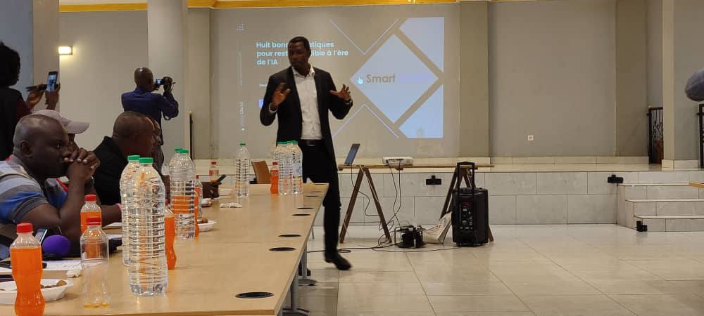 A Douala, l’IA au cœur d’une formation sur la fiabilité de l’information avec l’UPF et Smart Click Africa