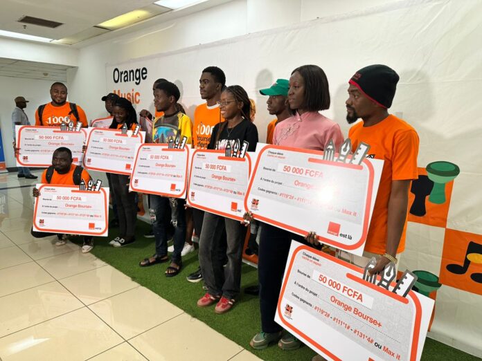 Cameroun : Au concert de Vanister, Orange offre des bourses de 50 000 FCFA à plusieurs élèves