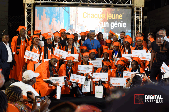 Orange Cameroun et Cie récompensent l’excellence scolaire : 34,5 millions FCFA offerts aux 30 meilleurs bacheliers et lauréats du GCE 2025