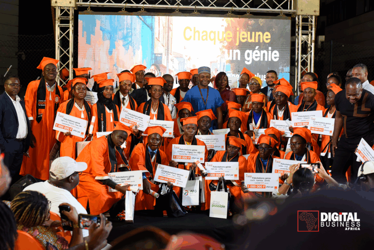 Orange Cameroun et Cie récompensent l’excellence scolaire : 34,5 millions FCFA offerts aux 30 meilleurs bacheliers et lauréats du GCE 2025