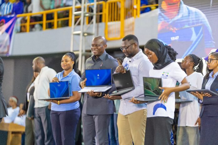 Gabon : Le président Oligui Nguema lance officiellement le programme « Un étudiant, un ordinateur » pour accélérer l’inclusion numérique