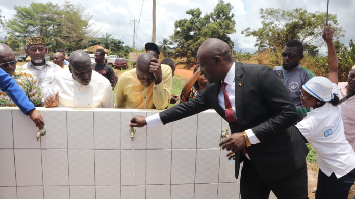 Cameroun : La Fondation Orange inaugure trois forages solaires et un système d’éclairage public à Mbalmayo