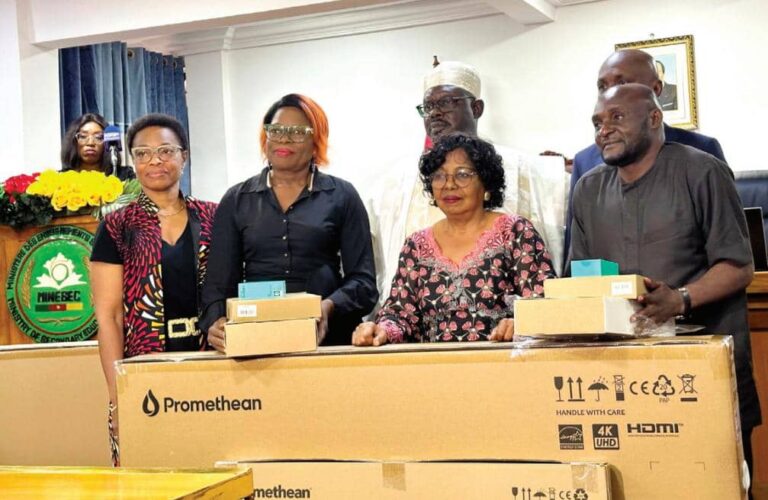 Cameroun : Nalova Lyonga consacre la digitalisation des enseignements avec la distribution de 250 « Magic Board »