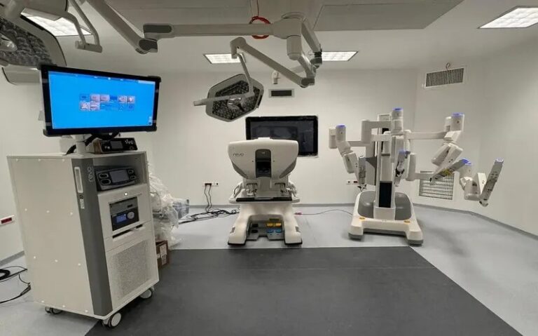 Santé numérique : le CHU d’Agadir lance la première unité de chirurgie robotique publique d’Afrique.