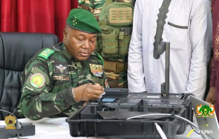 Niger : Le Chef de l’Etat, Abdourahamane Tiani, lance la carte d’identité biométrique AES