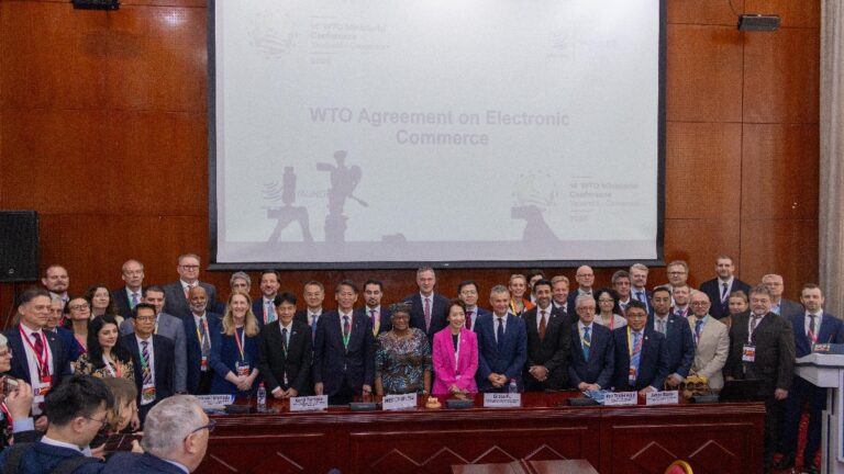 Accord historique à Yaoundé : l’OMC pose les fondations de la révolution du commerce électronique – Décryptage des chiffres clés et des piliers du nouvel ordre numérique mondial