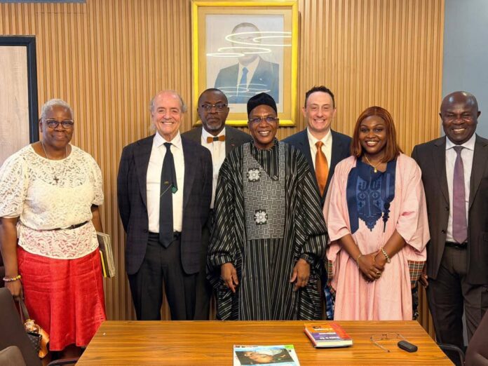 Cameroun : Des Américains présentent au MINSANTE une solution IA contre le burn-out du personnel de santé