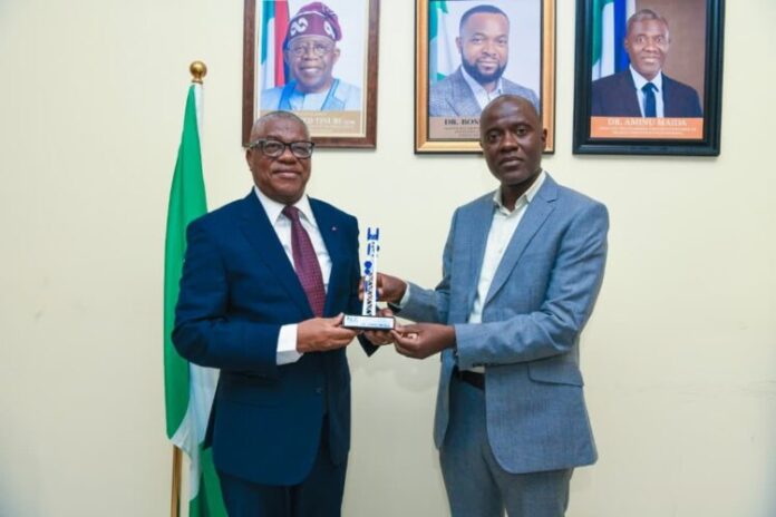 Télécoms : le Cameroun s’inspire du modèle nigérian pour moderniser sa régulation numérique