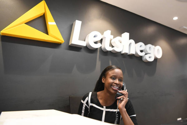 Mozambique : Letshego et Mastercard lancent une carte de débit pour accélérer l’inclusion financière et les paiements numériques