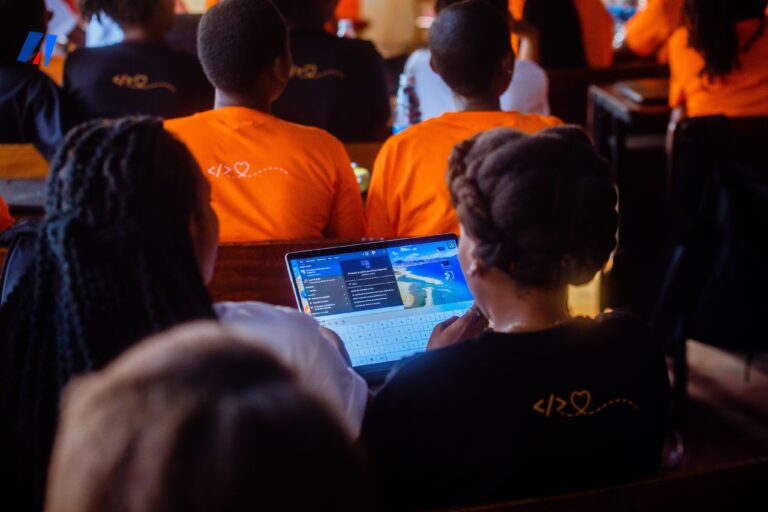 Burundi : 100 jeunes filles formées au développement web à la faveur du programme Django Girls +