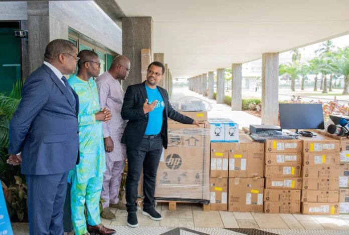 Bénin : L’ UNICEF fait don de 628 équipements informatiques à 43 collèges et autres structures Bénin : L’ UNICEF fait don de 628 équipements informatiques à 43 collèges et autres structures